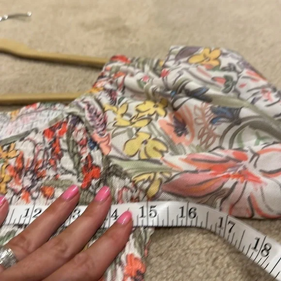 Beautiful floral Anthropologie blouse in great condition! - Picture 7 of 8